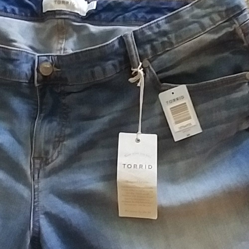 NWT Torrid Boyfriend Jeans - Picture 2 of 9